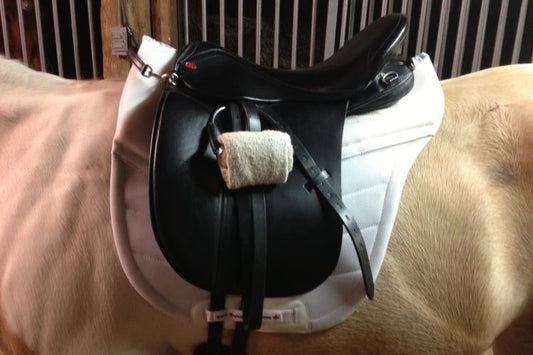 EquineLux Endurance SHOCK-REDUCING™ saddle pad with cotton lining and pockets for shims