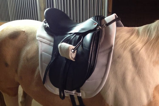 EquineLux Endurance SHOCK-REDUCING™ saddle pad with cotton lining and pockets for shims